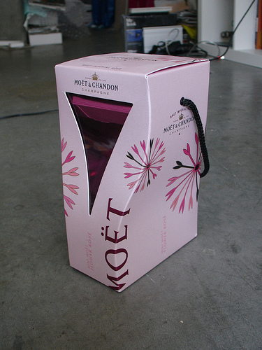 Creative Dieline: Moet Champagne