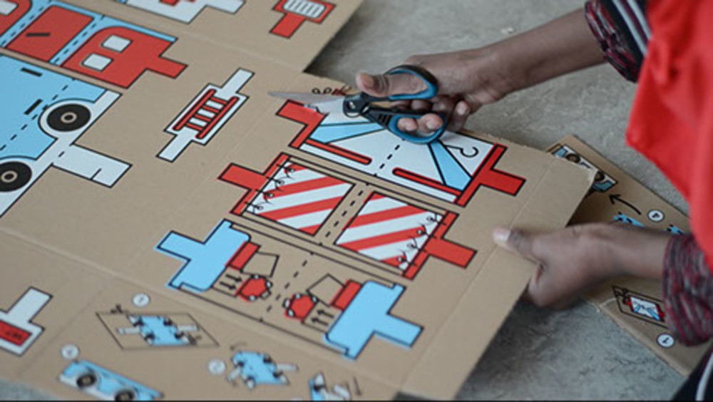 Designer Lisanne Koning Thinks Inside the Box for Refugee Children