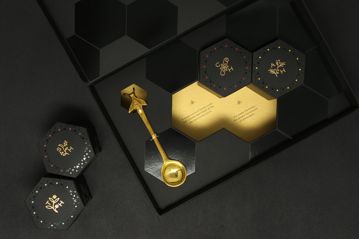 Gorgeous Gold Foil Details Make This Honey Gift Set Exquisite