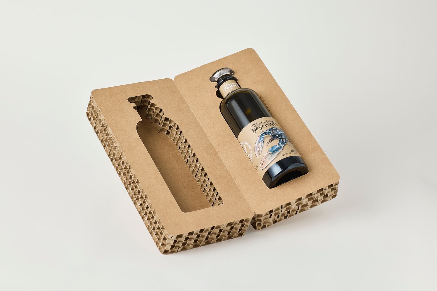 Sistema Diseño Crafts Exclusive Packaging for O Fragón’s Artisan Oils, Fusing Aesthetics and Sustainability