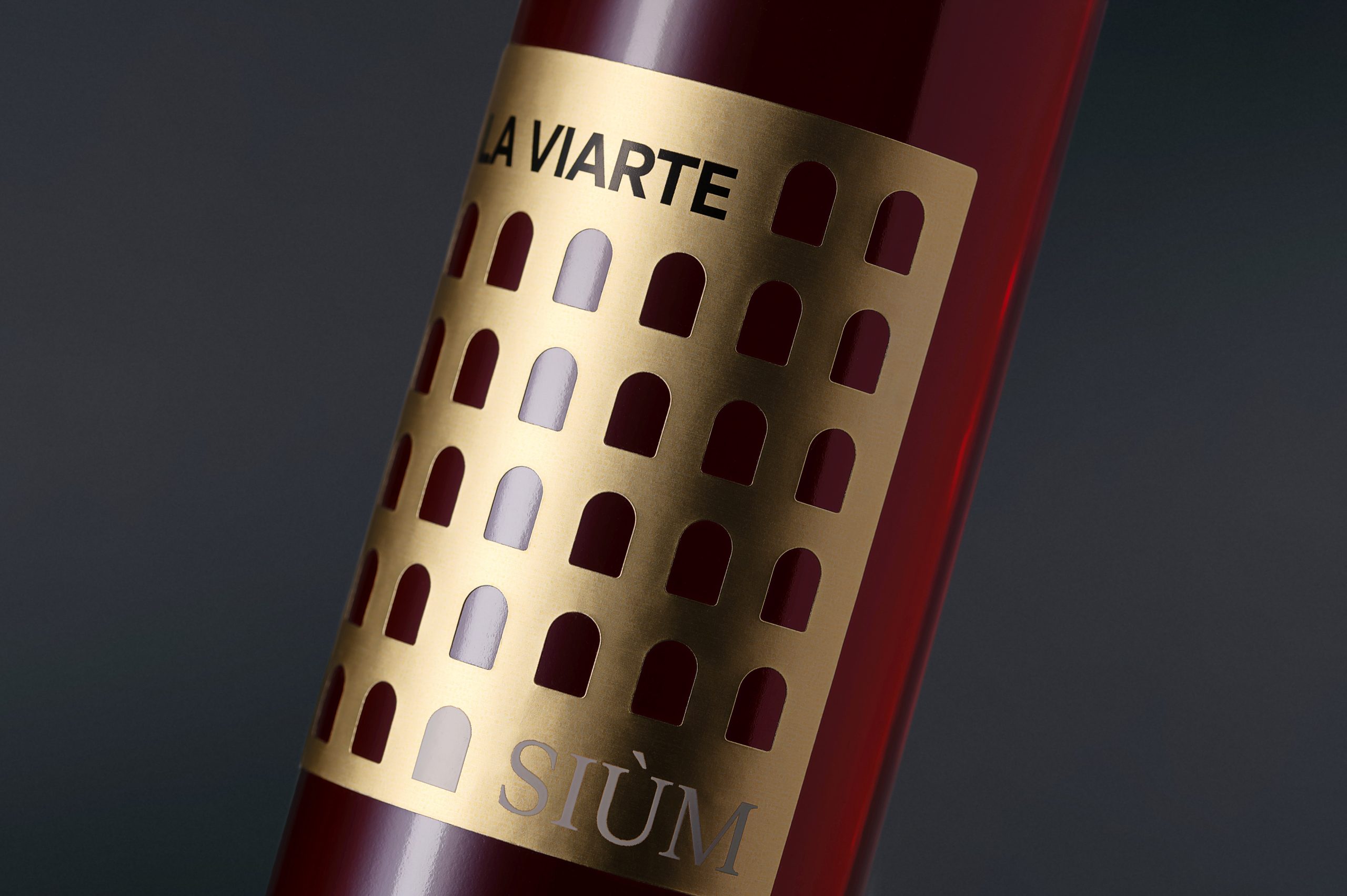 La Viarte Opens a Door to an Expansive New Look with a Redesigned Gold Label for Siùm