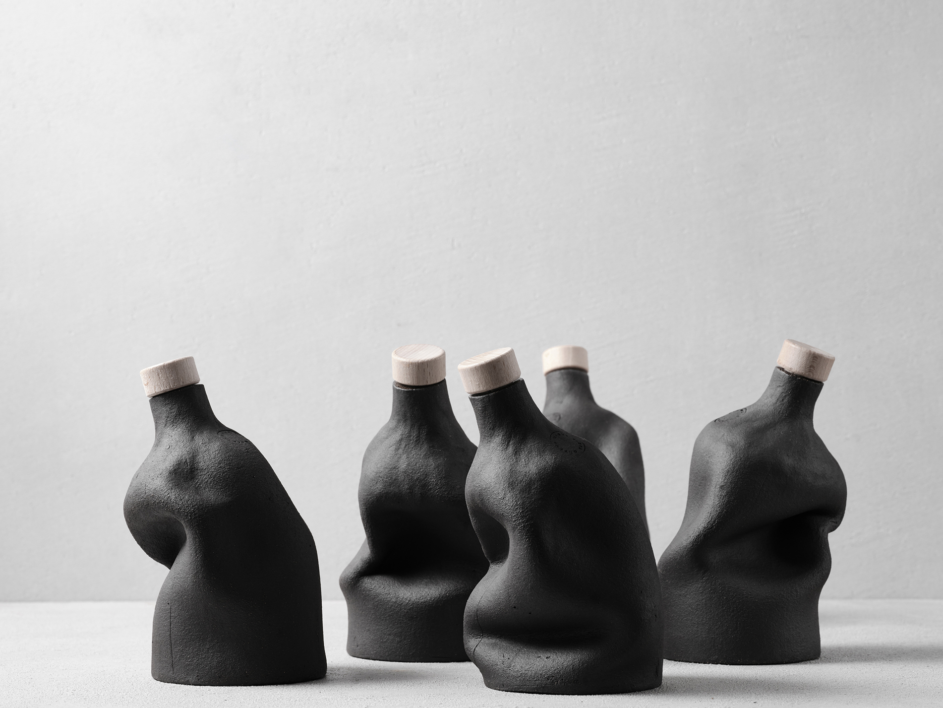 Midva Vidva Onadva’s Bottle Is a Piece of Sculptural Art